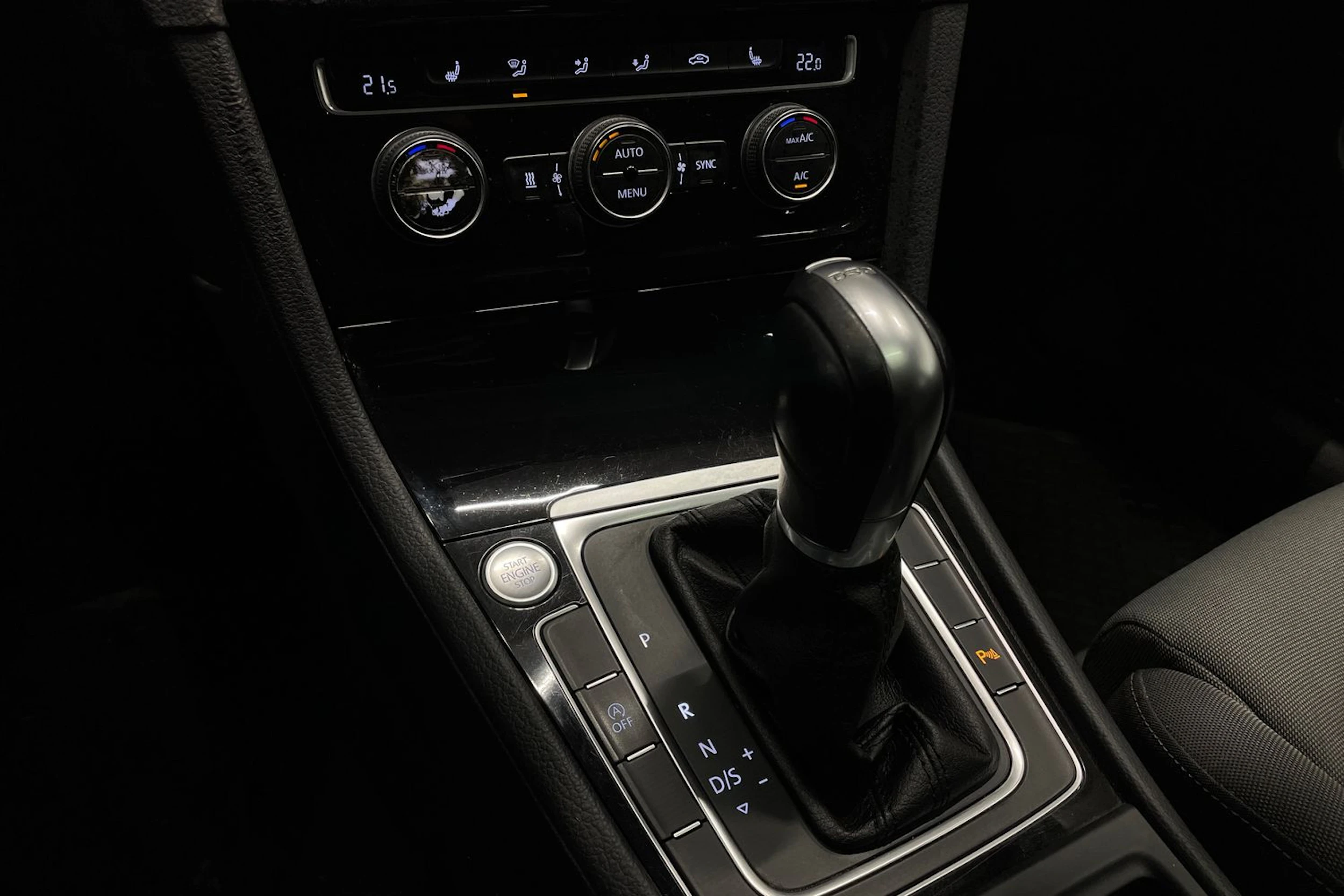 sininen Volkswagen Golf 2018 kuva 20.