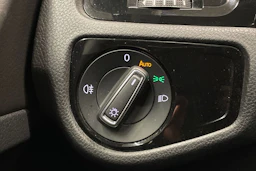 sininen Volkswagen Golf 2018 kuva 21.