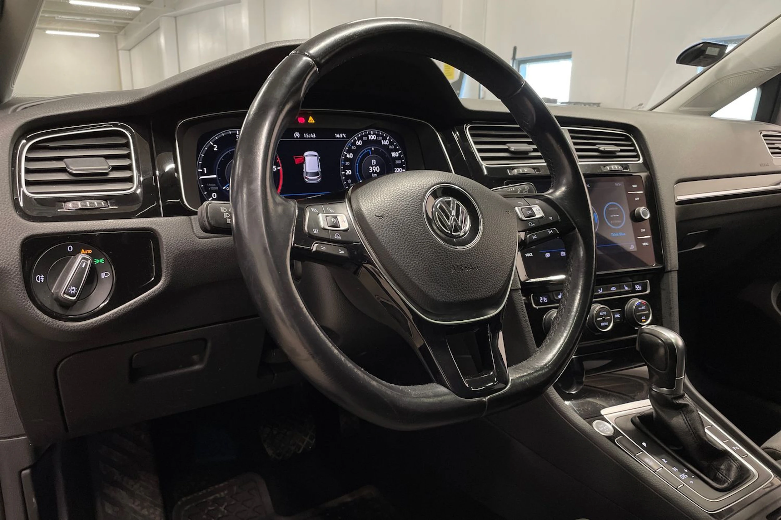 sininen Volkswagen Golf 2018 kuva 23.