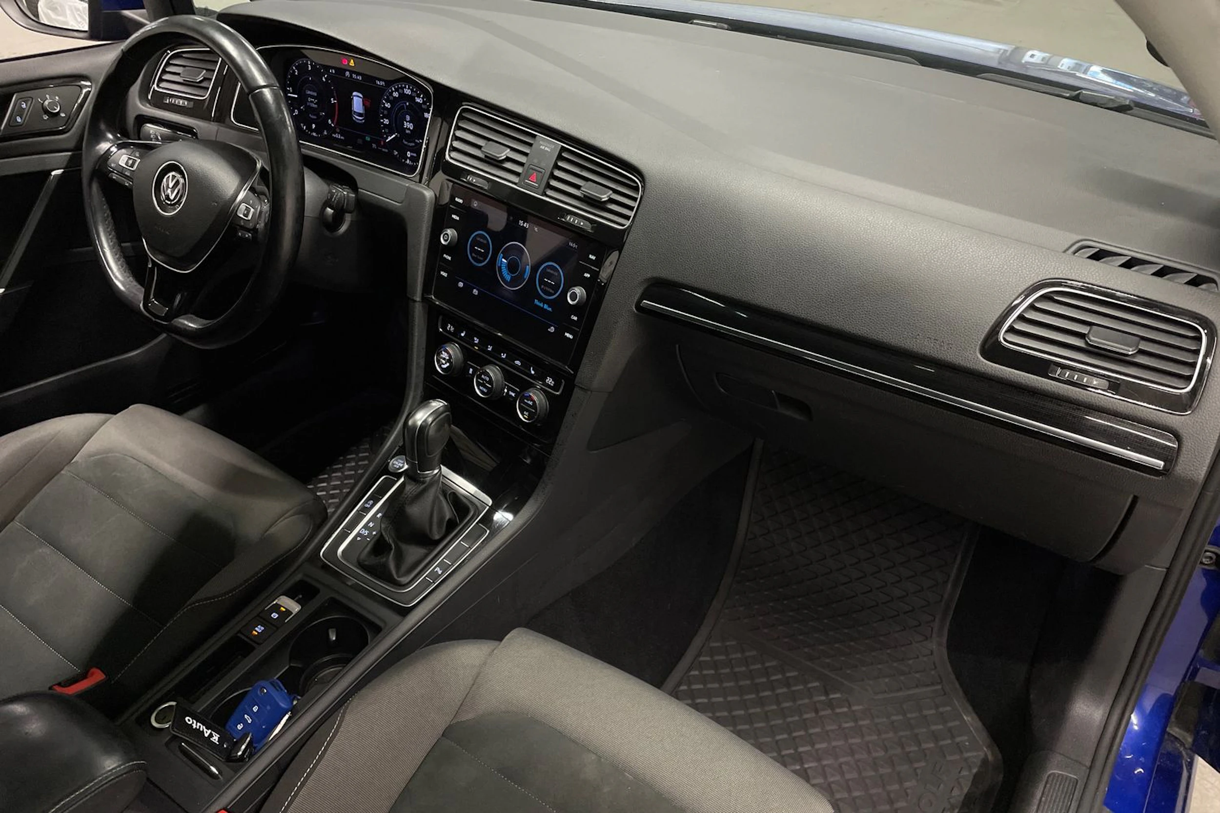 sininen Volkswagen Golf 2018 kuva 25.