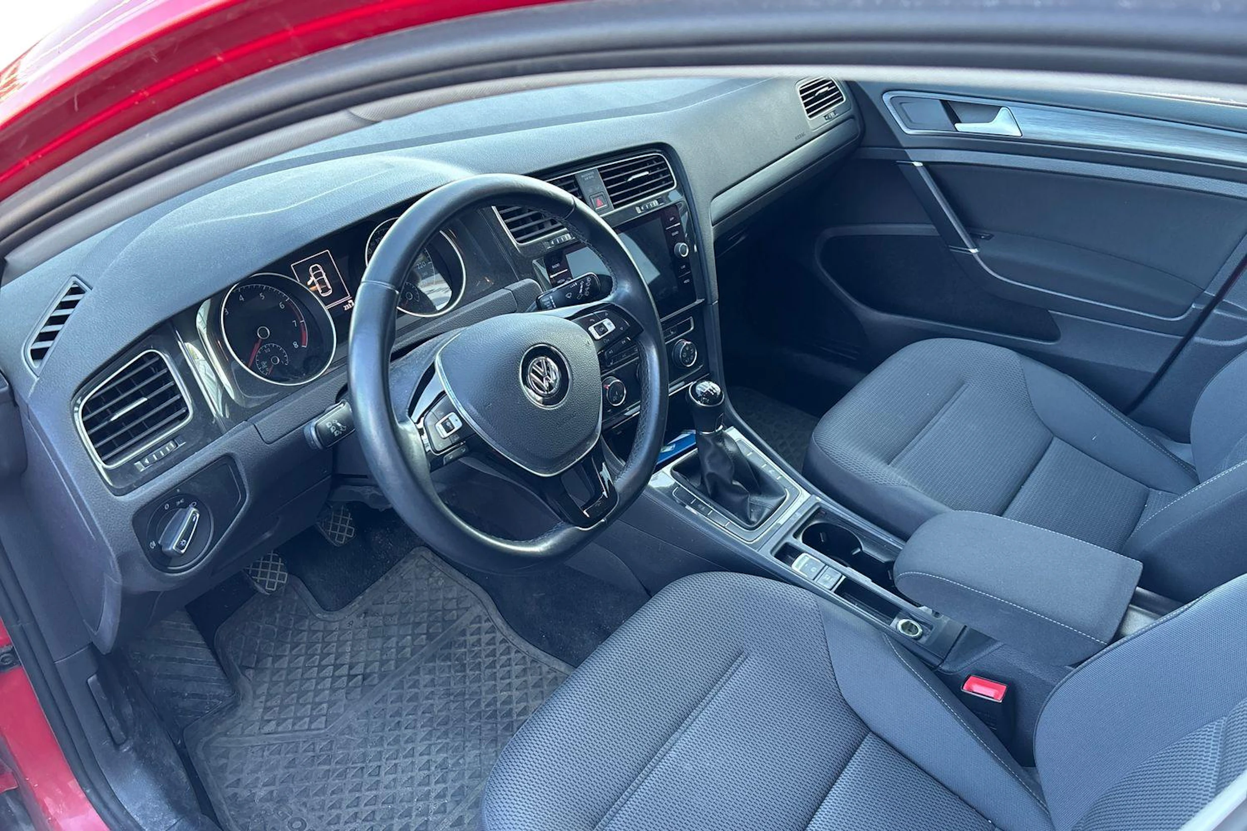 Punainen Volkswagen GOLF 2018 kuva 3.