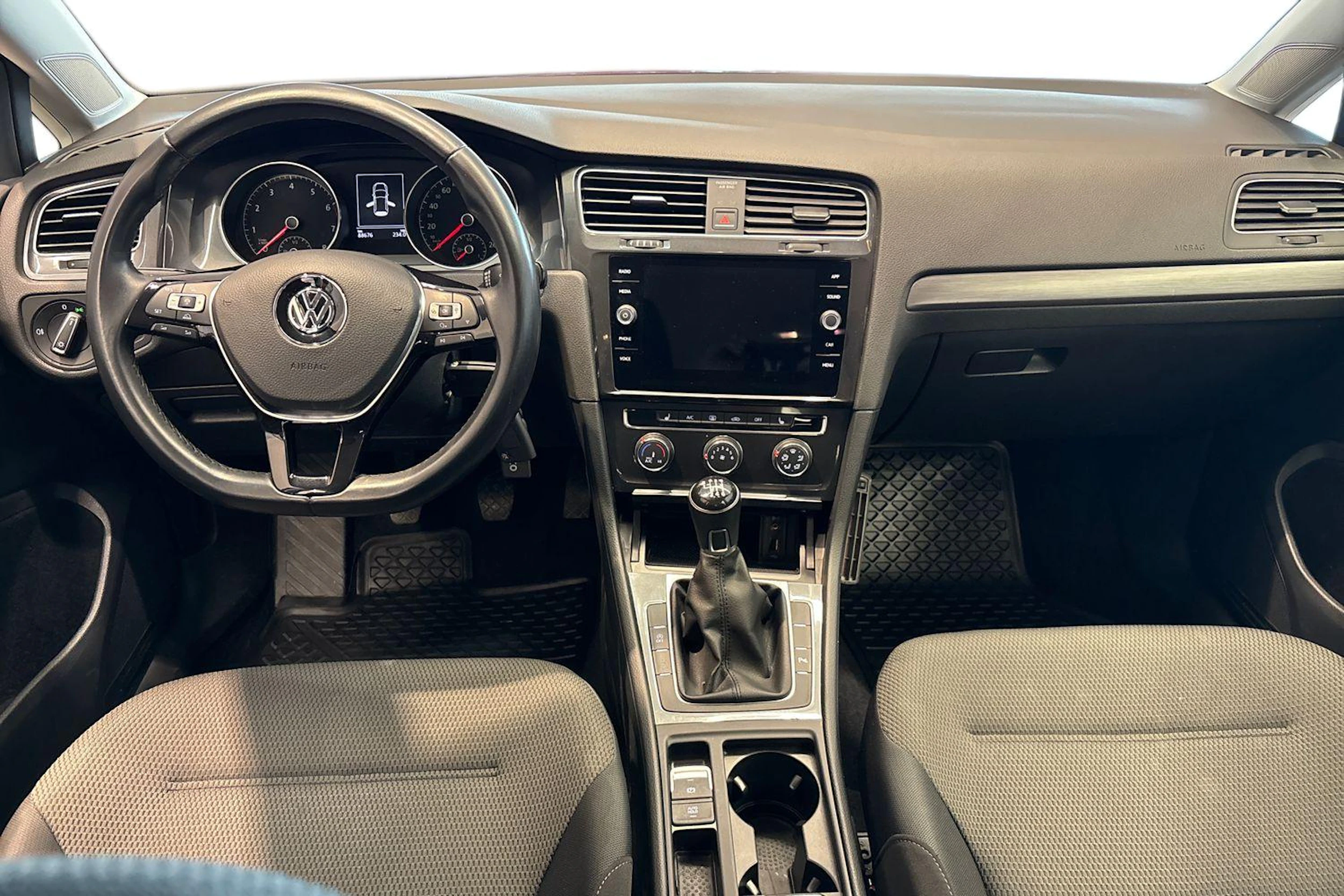 Punainen Volkswagen GOLF 2018 kuva 9.