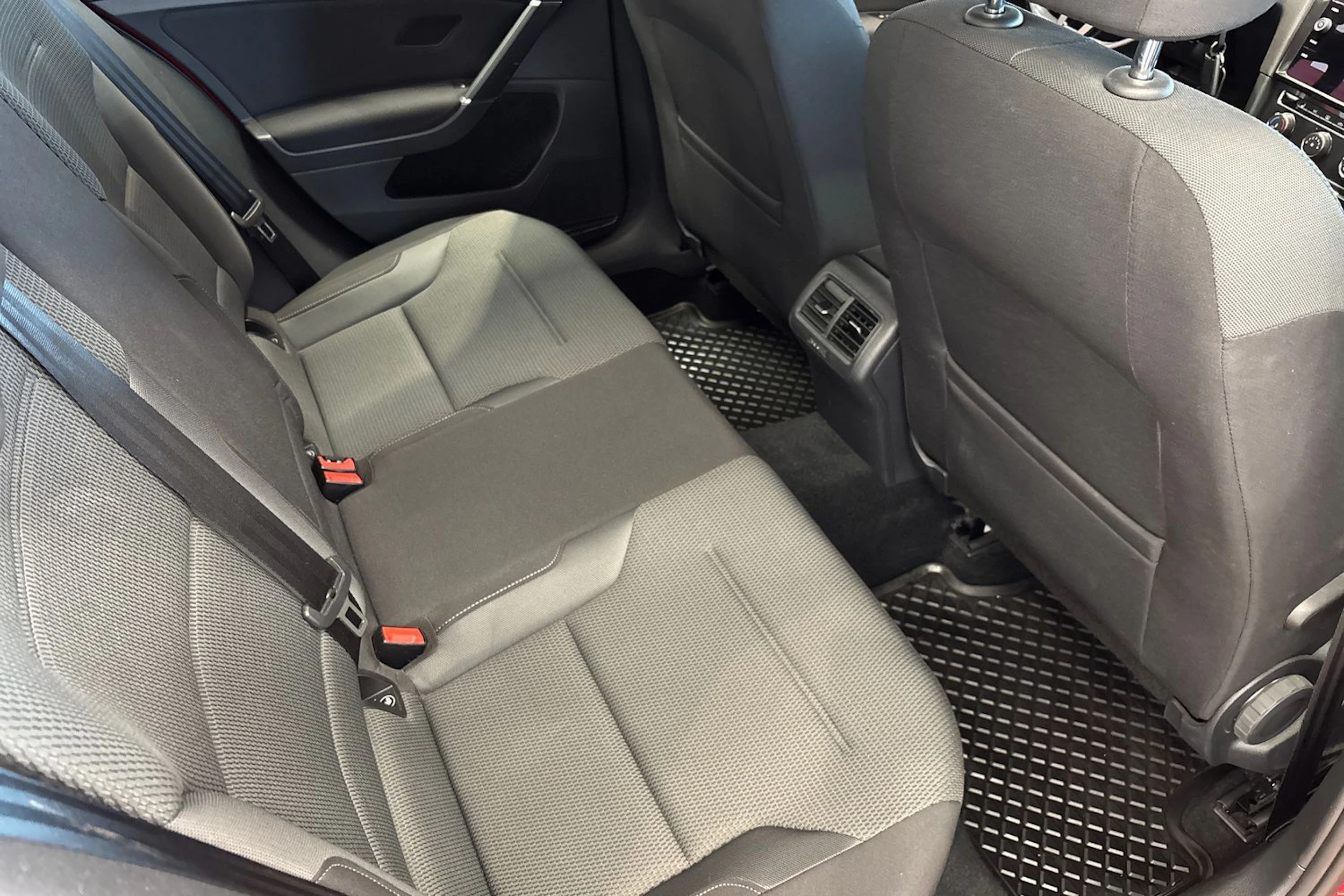 Punainen Volkswagen GOLF 2018 kuva 16.