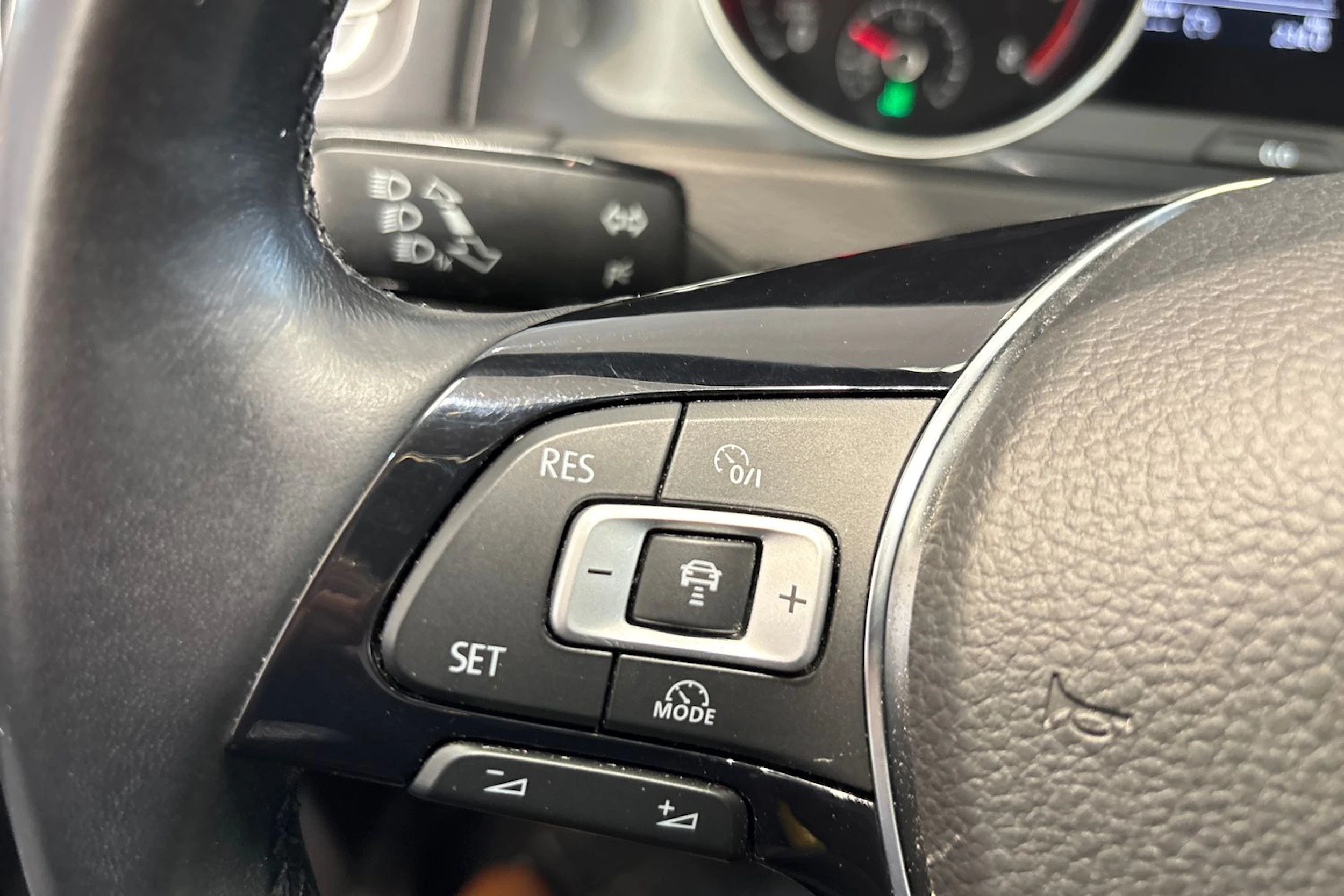 Punainen Volkswagen GOLF 2018 kuva 18.