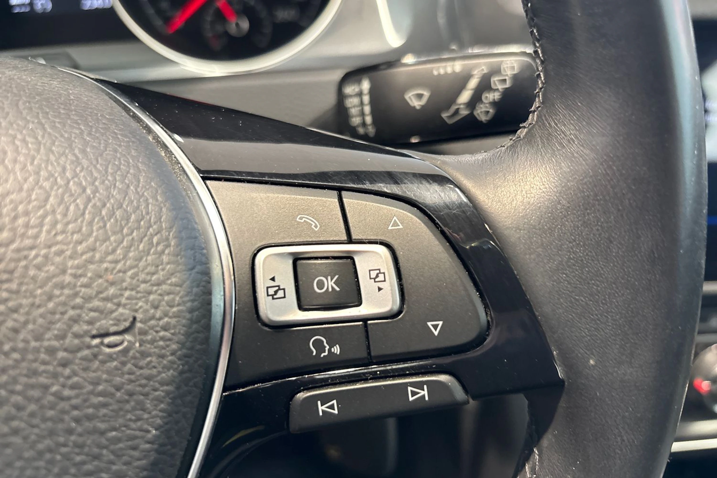 Punainen Volkswagen GOLF 2018 kuva 19.