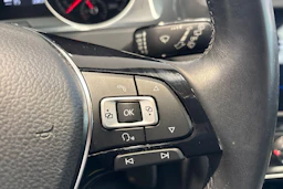 Punainen Volkswagen GOLF 2018 kuva 19.