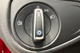 Punainen Volkswagen GOLF 2018 kuva 20.