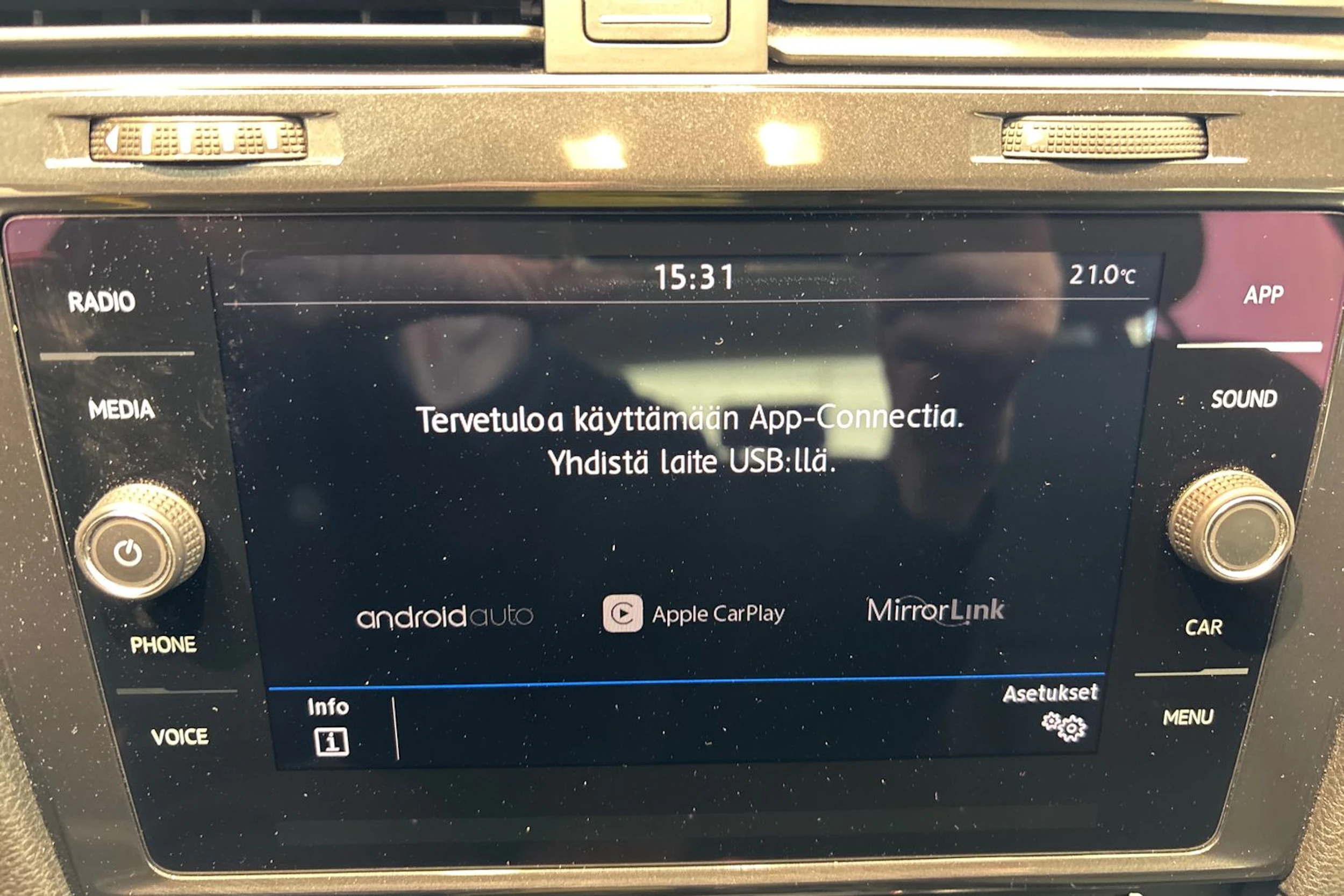 Punainen Volkswagen GOLF 2018 kuva 22.