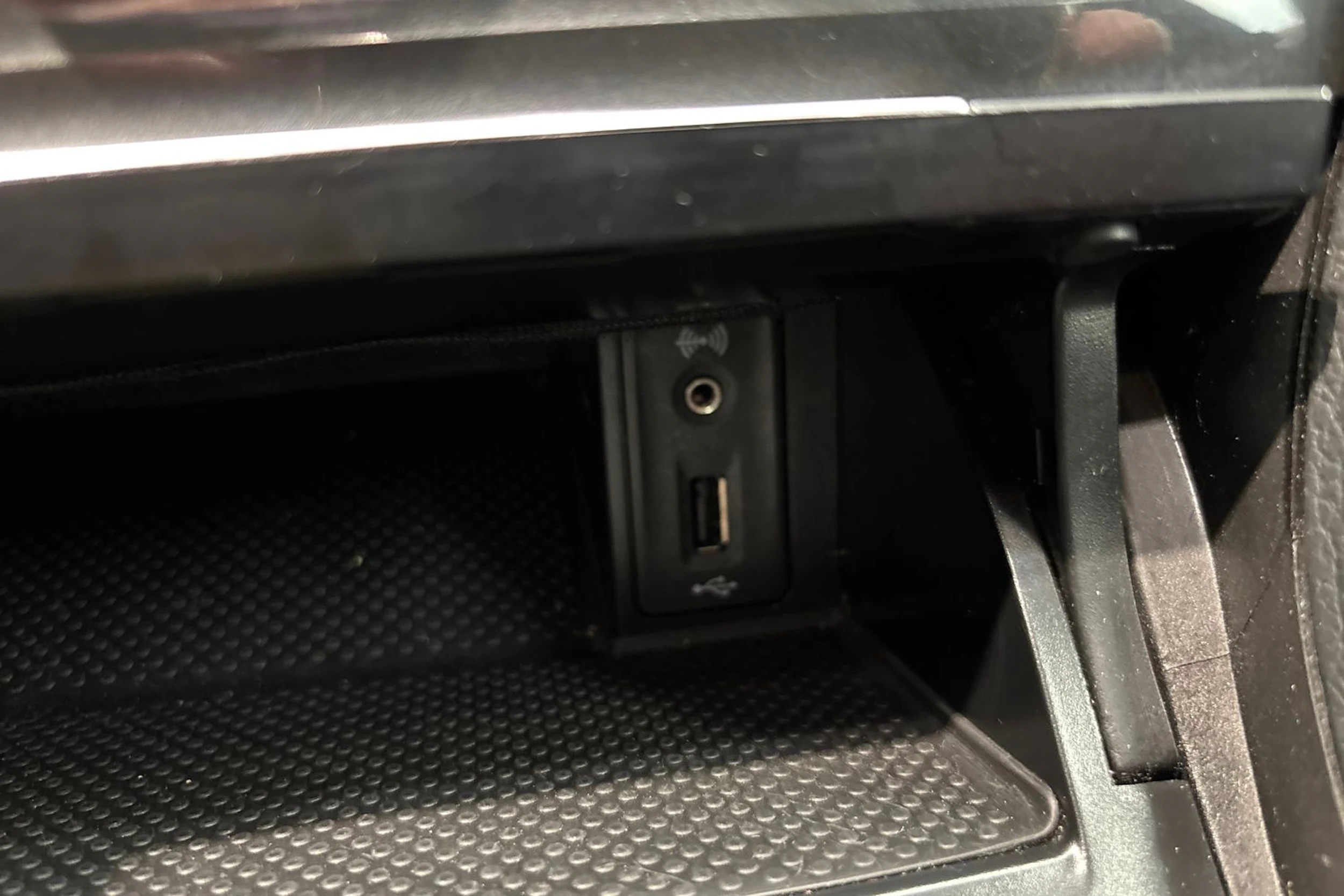 Punainen Volkswagen GOLF 2018 kuva 25.