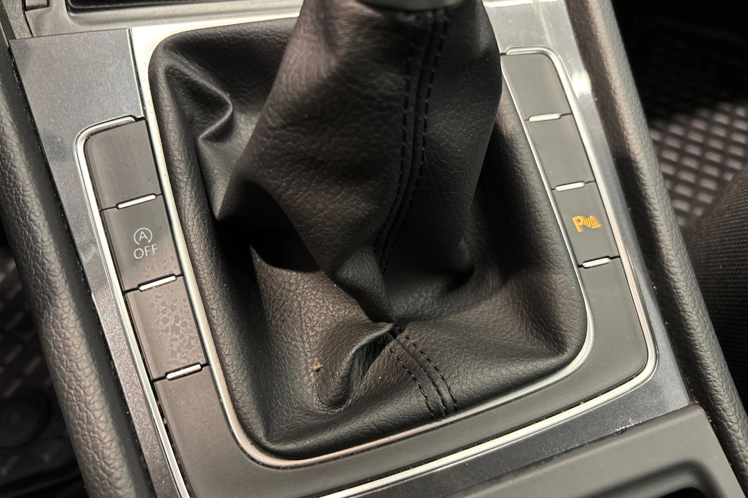 Punainen Volkswagen GOLF 2018 kuva 26.