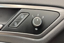 Punainen Volkswagen GOLF 2018 kuva 28.