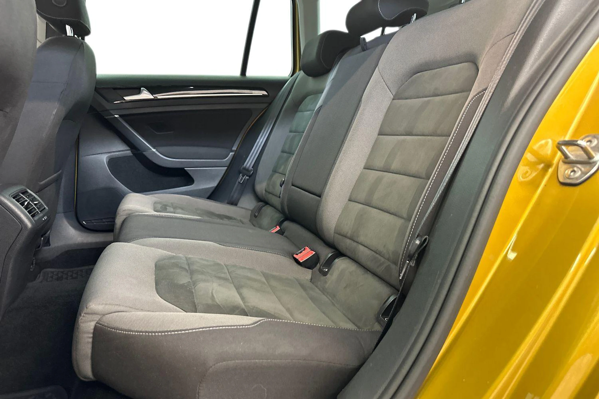 Keltainen Volkswagen GOLF 2018 kuva 8.