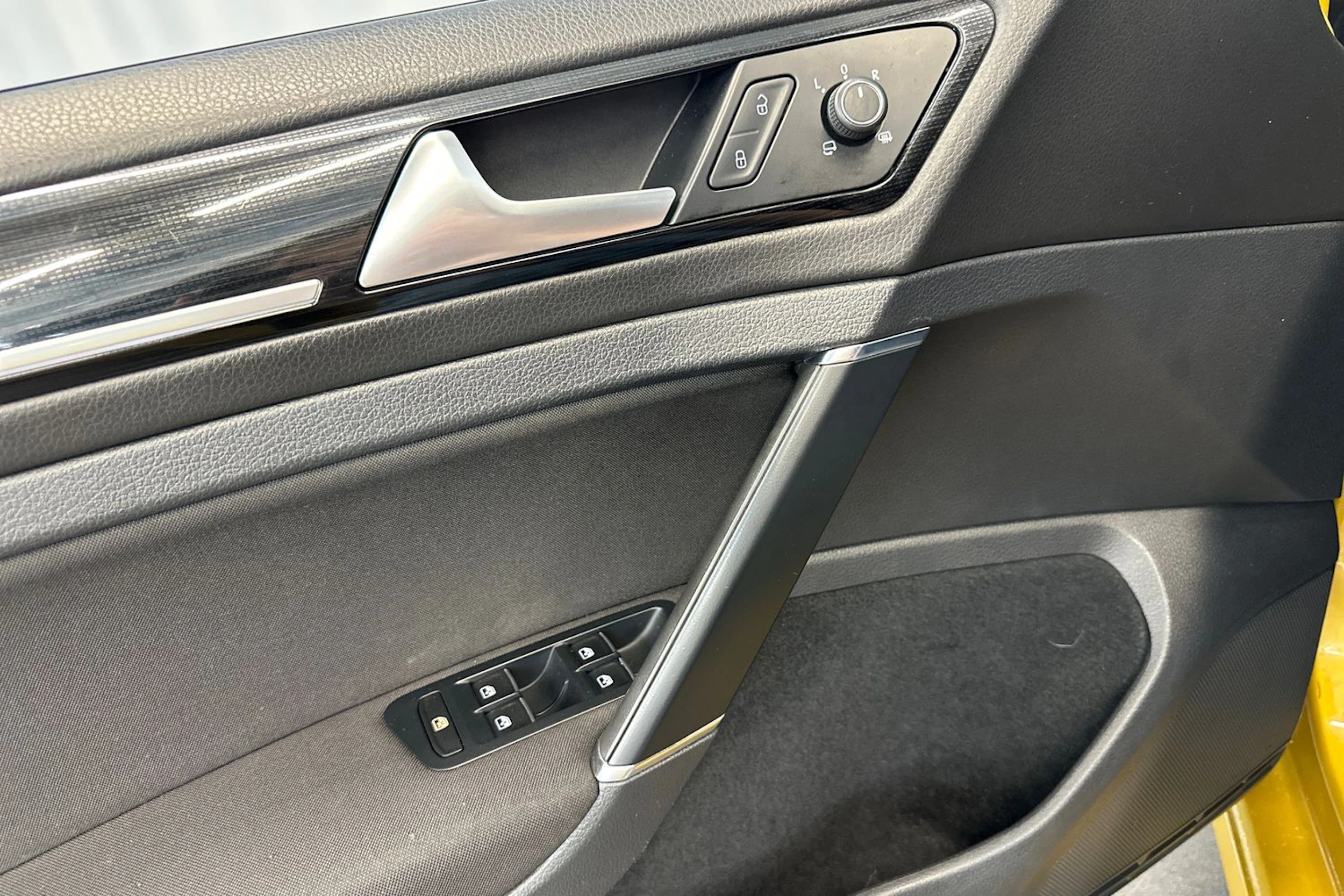 Keltainen Volkswagen GOLF 2018 kuva 14.