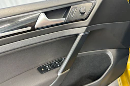 Keltainen Volkswagen GOLF 2018 kuva 14.