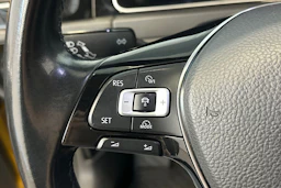 Keltainen Volkswagen GOLF 2018 kuva 16.
