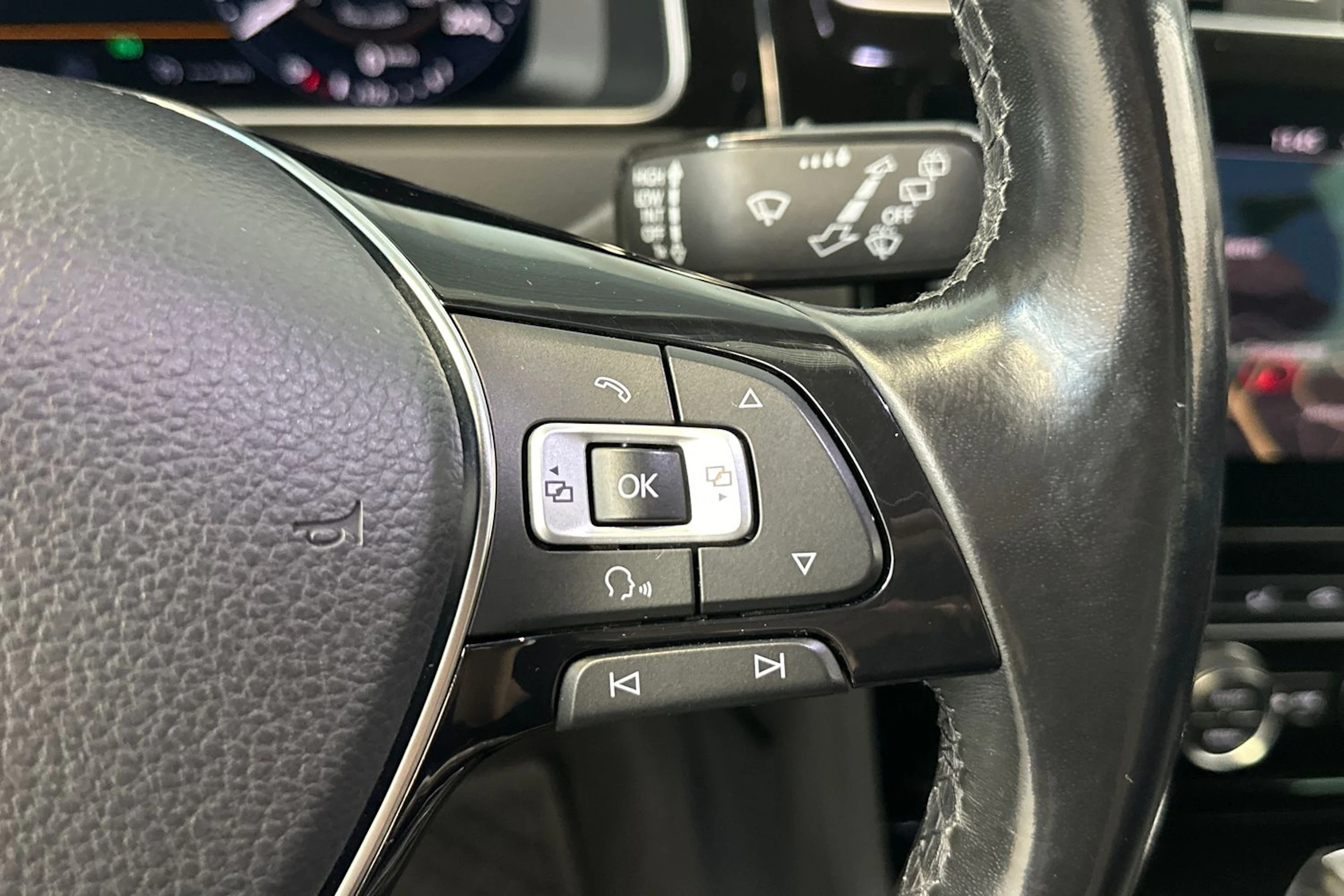 Keltainen Volkswagen GOLF 2018 kuva 17.