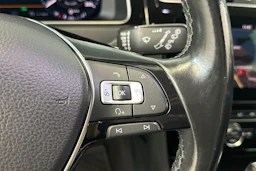 Keltainen Volkswagen GOLF 2018 kuva 17.