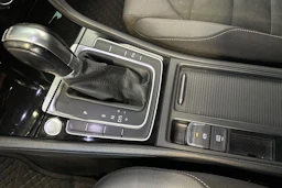 Keltainen Volkswagen GOLF 2018 kuva 19.