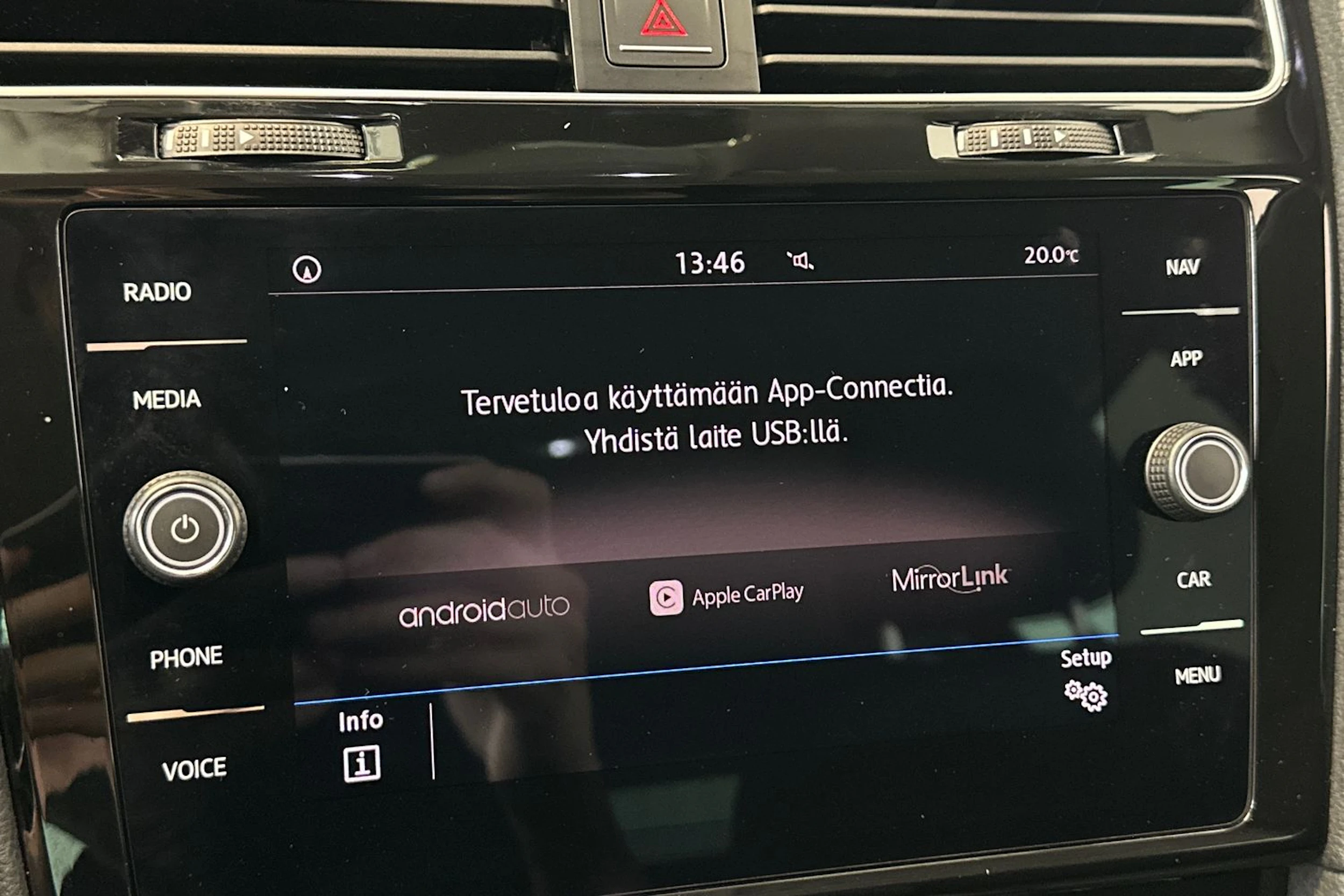 Keltainen Volkswagen GOLF 2018 kuva 22.
