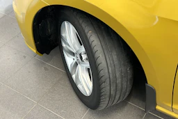 Keltainen Volkswagen GOLF 2018 kuva 27.