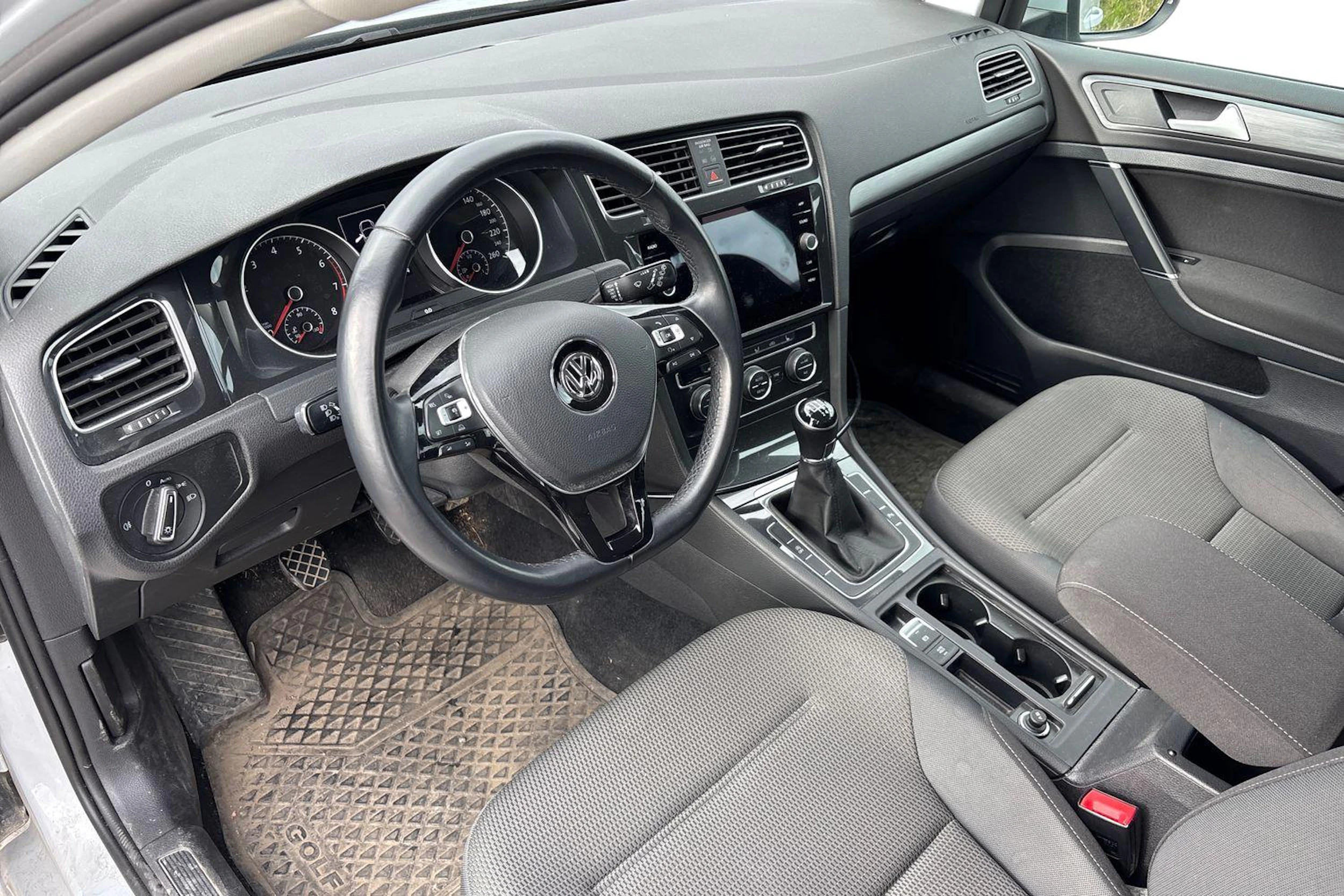 Valkoinen Volkswagen GOLF 2018 kuva 3.