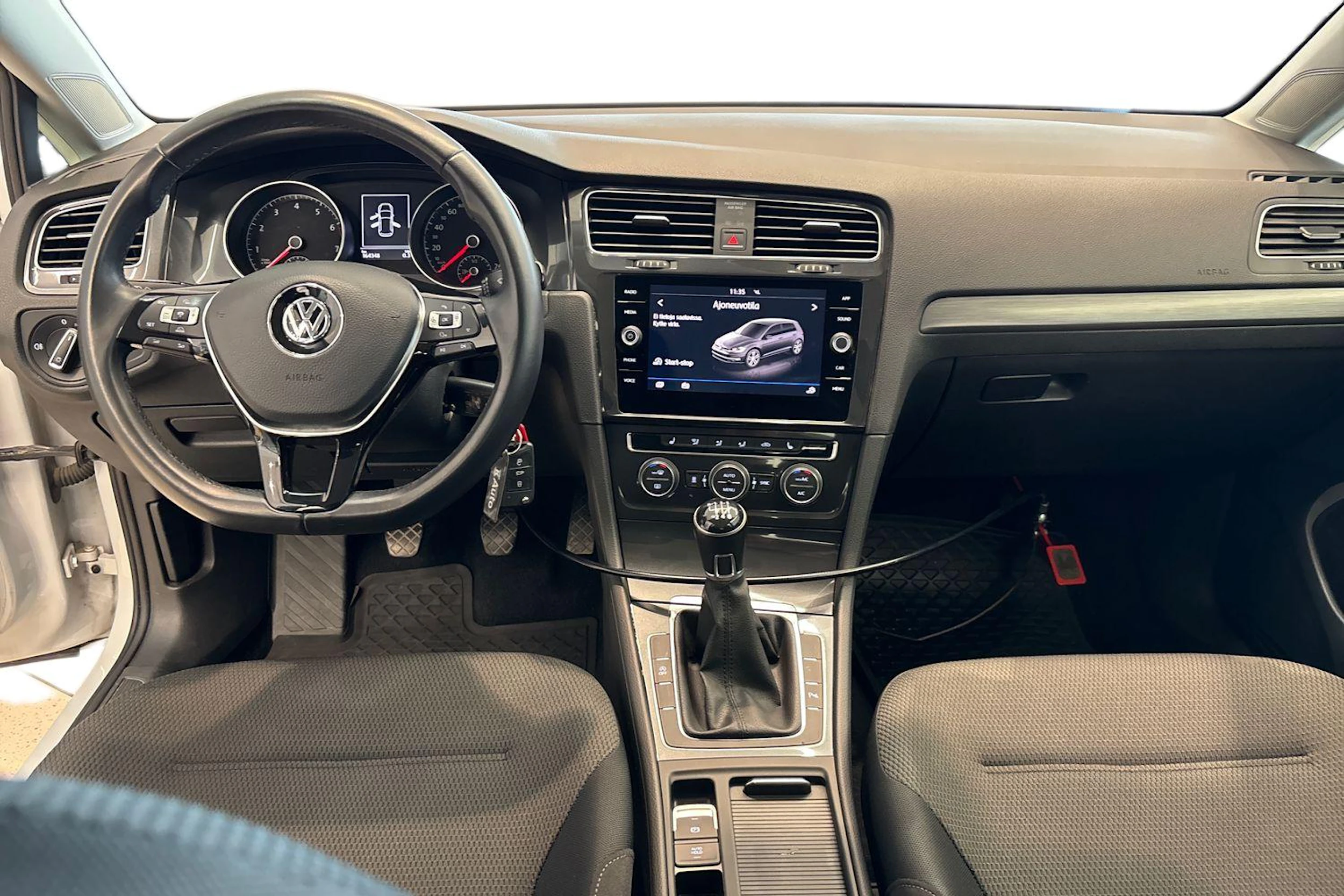 Valkoinen Volkswagen GOLF 2018 kuva 9.