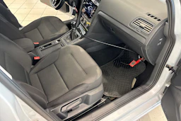 Valkoinen Volkswagen GOLF 2018 kuva 15.