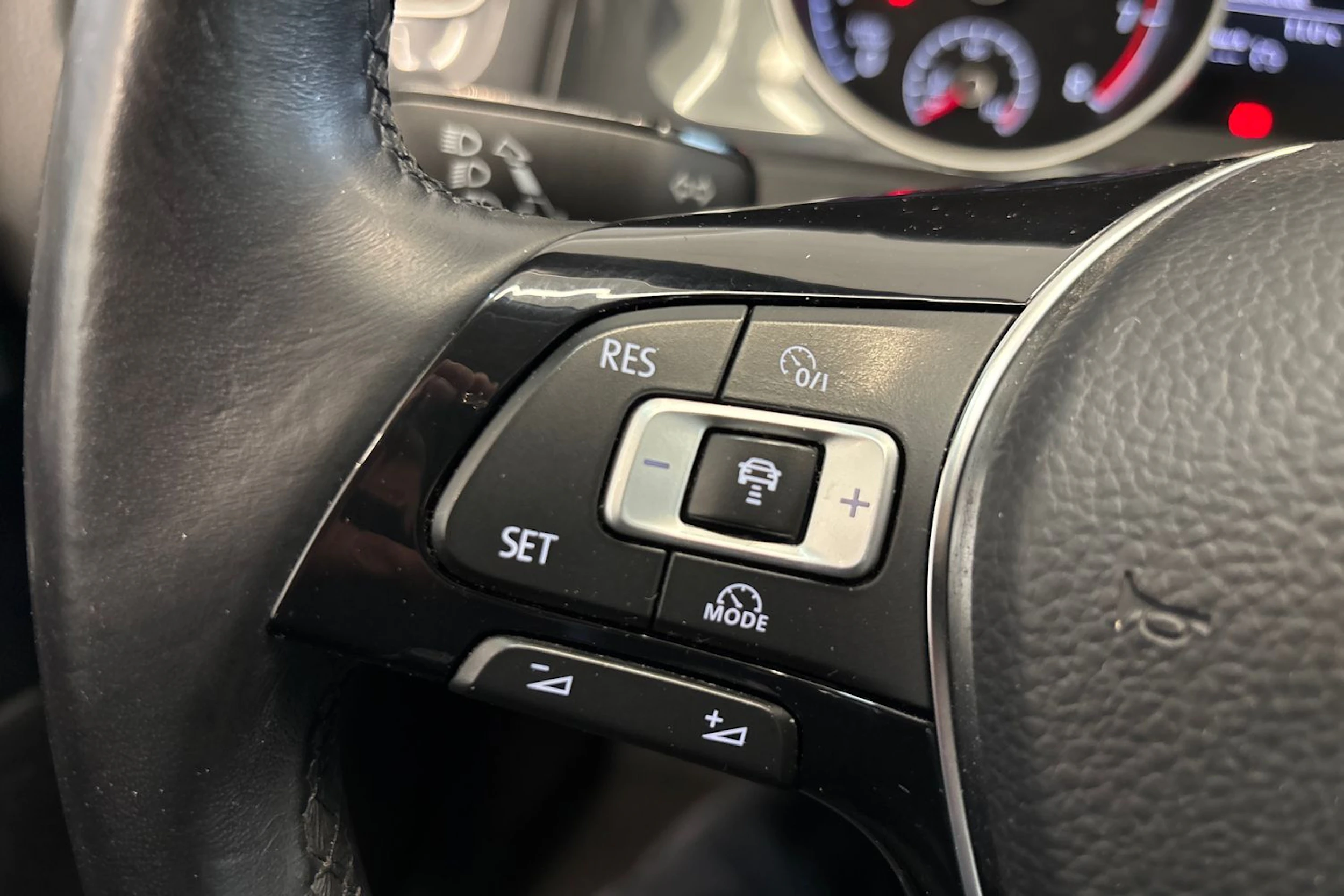 Valkoinen Volkswagen GOLF 2018 kuva 20.
