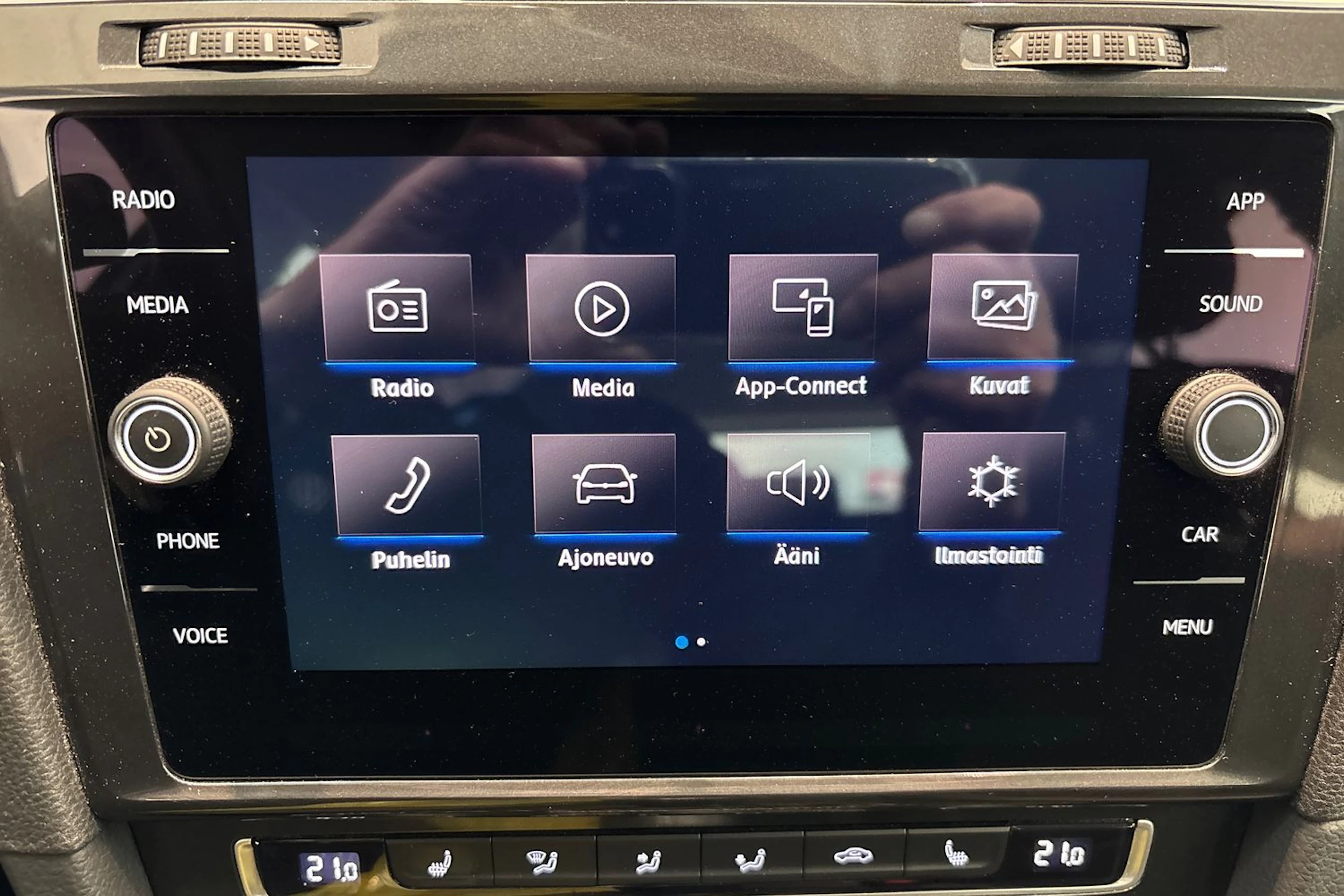 Valkoinen Volkswagen GOLF 2018 kuva 22.