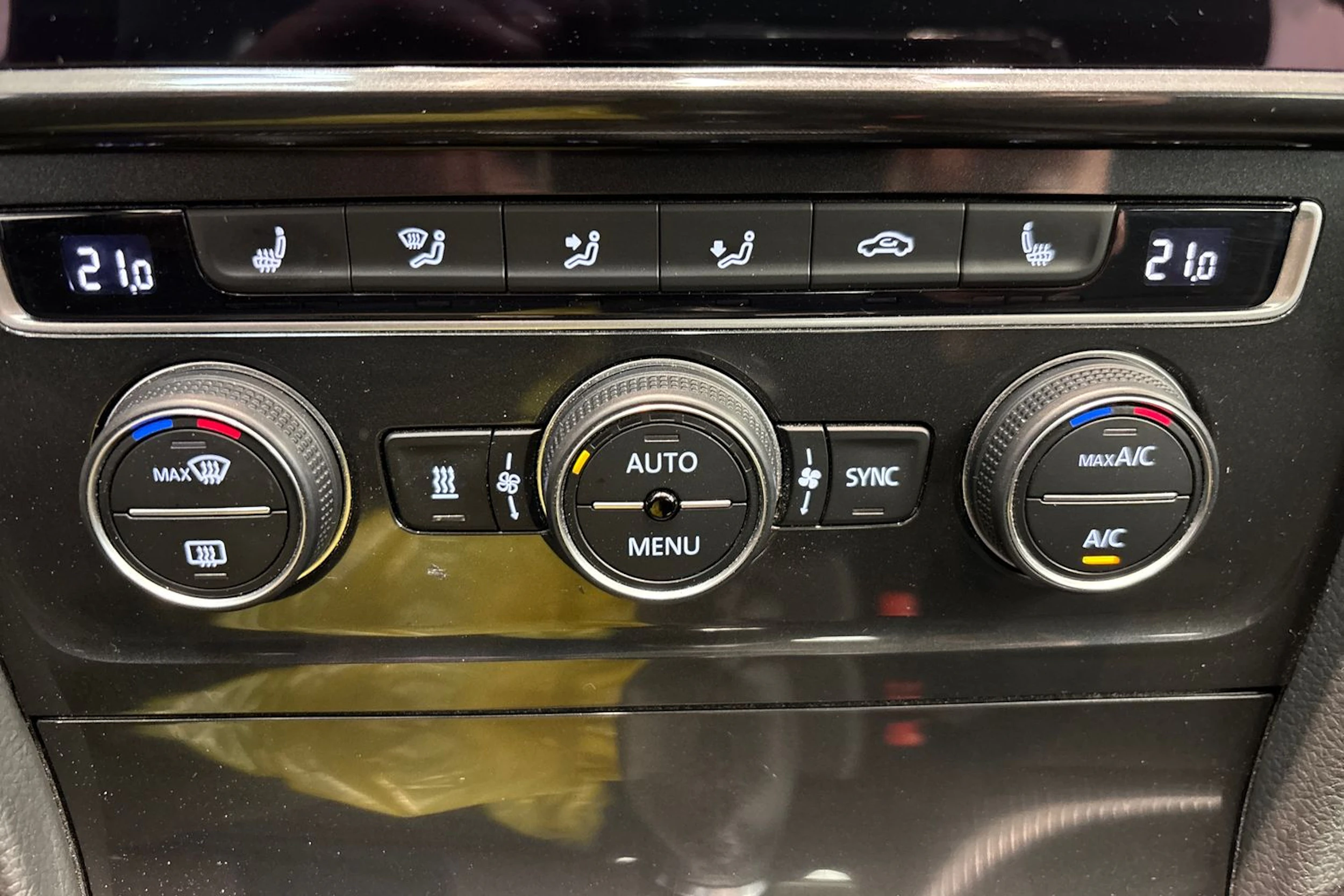 Valkoinen Volkswagen GOLF 2018 kuva 25.