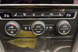 Valkoinen Volkswagen GOLF 2018 kuva 25.
