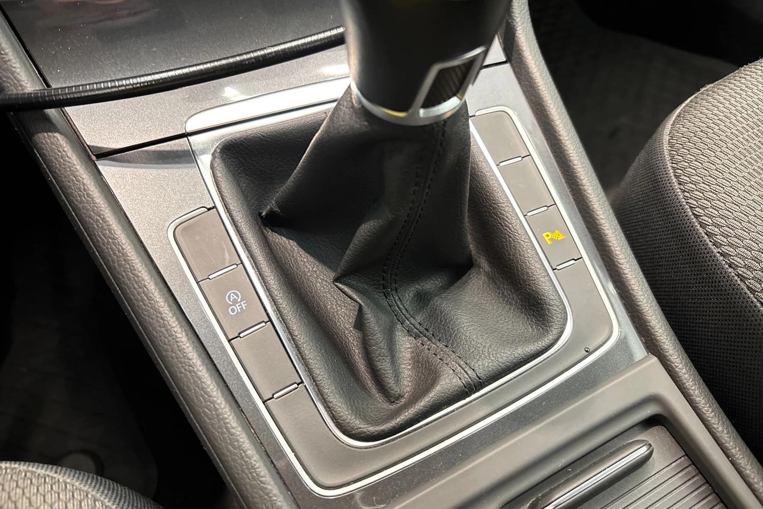 Valkoinen Volkswagen GOLF 2018 kuva 26.