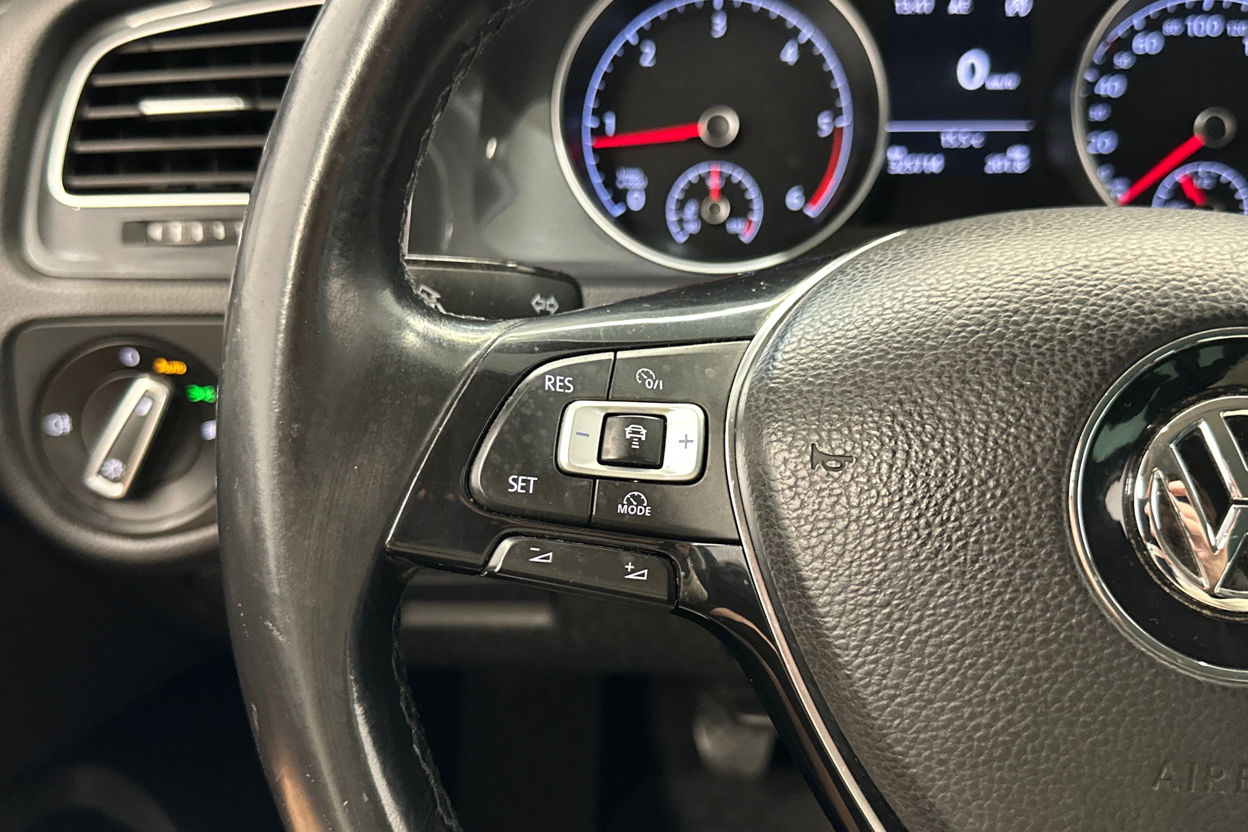 met. sininen Volkswagen Golf 2018 kuva 13.
