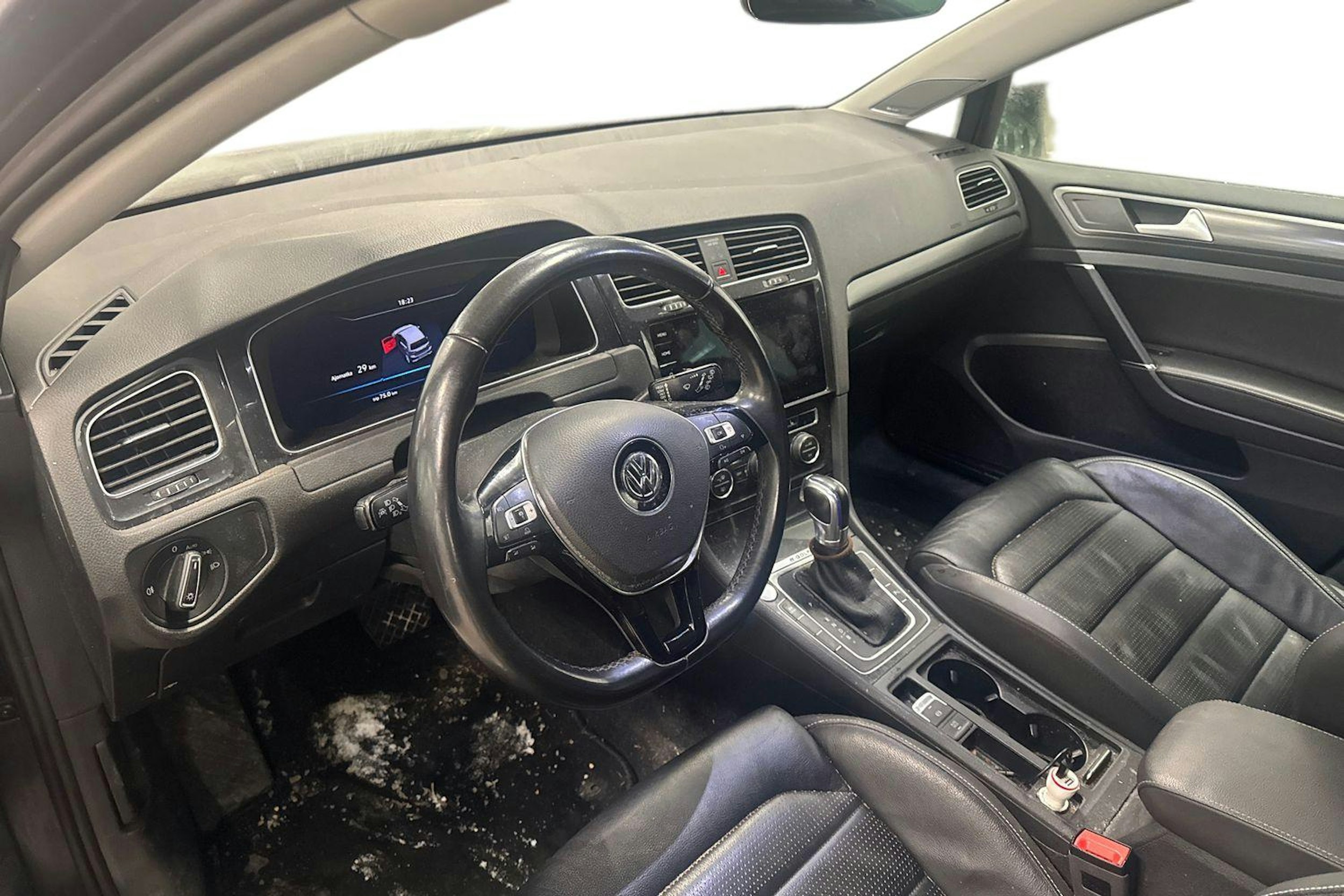 musta Volkswagen Golf 2018 kuva 3.