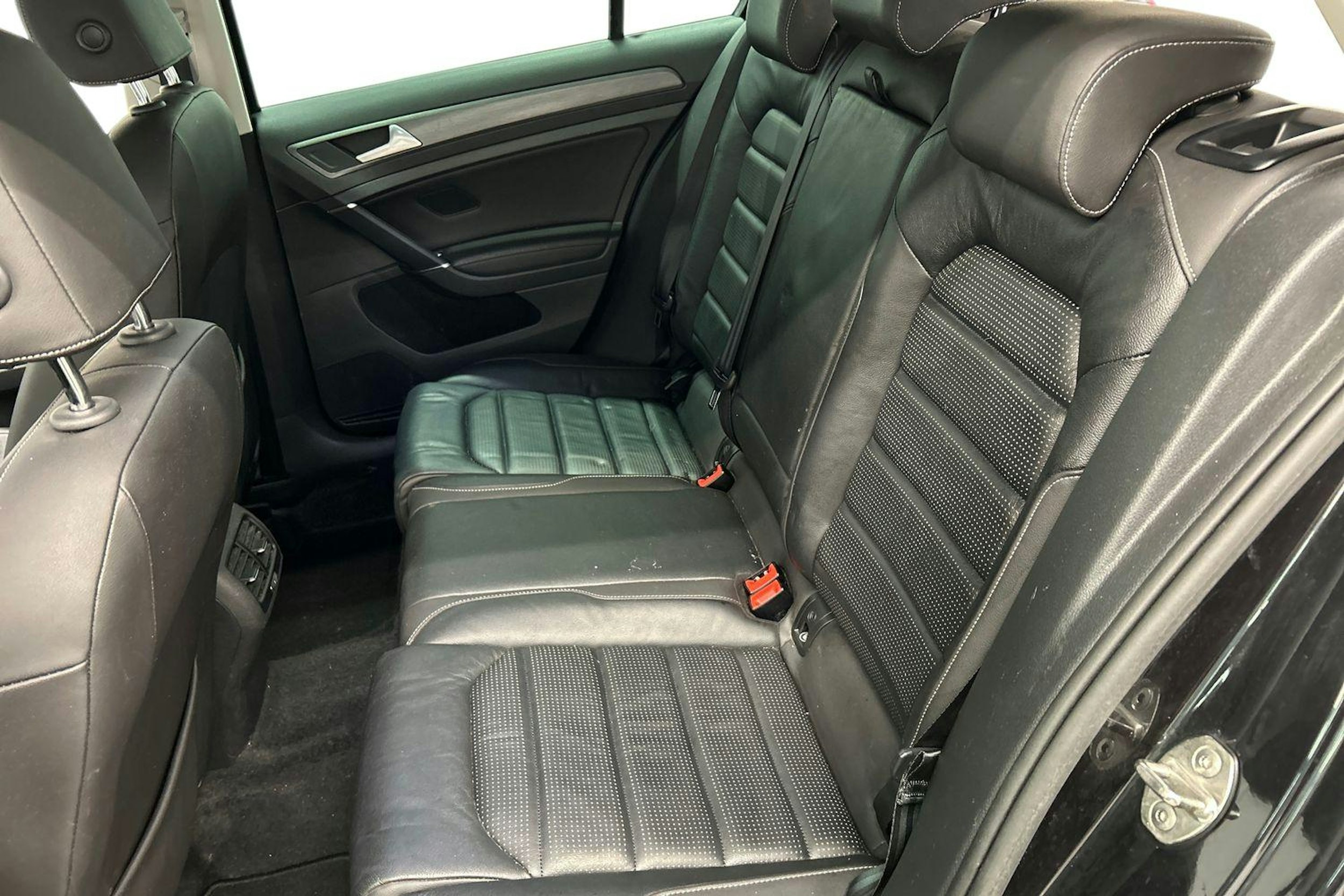 musta Volkswagen Golf 2018 kuva 10.