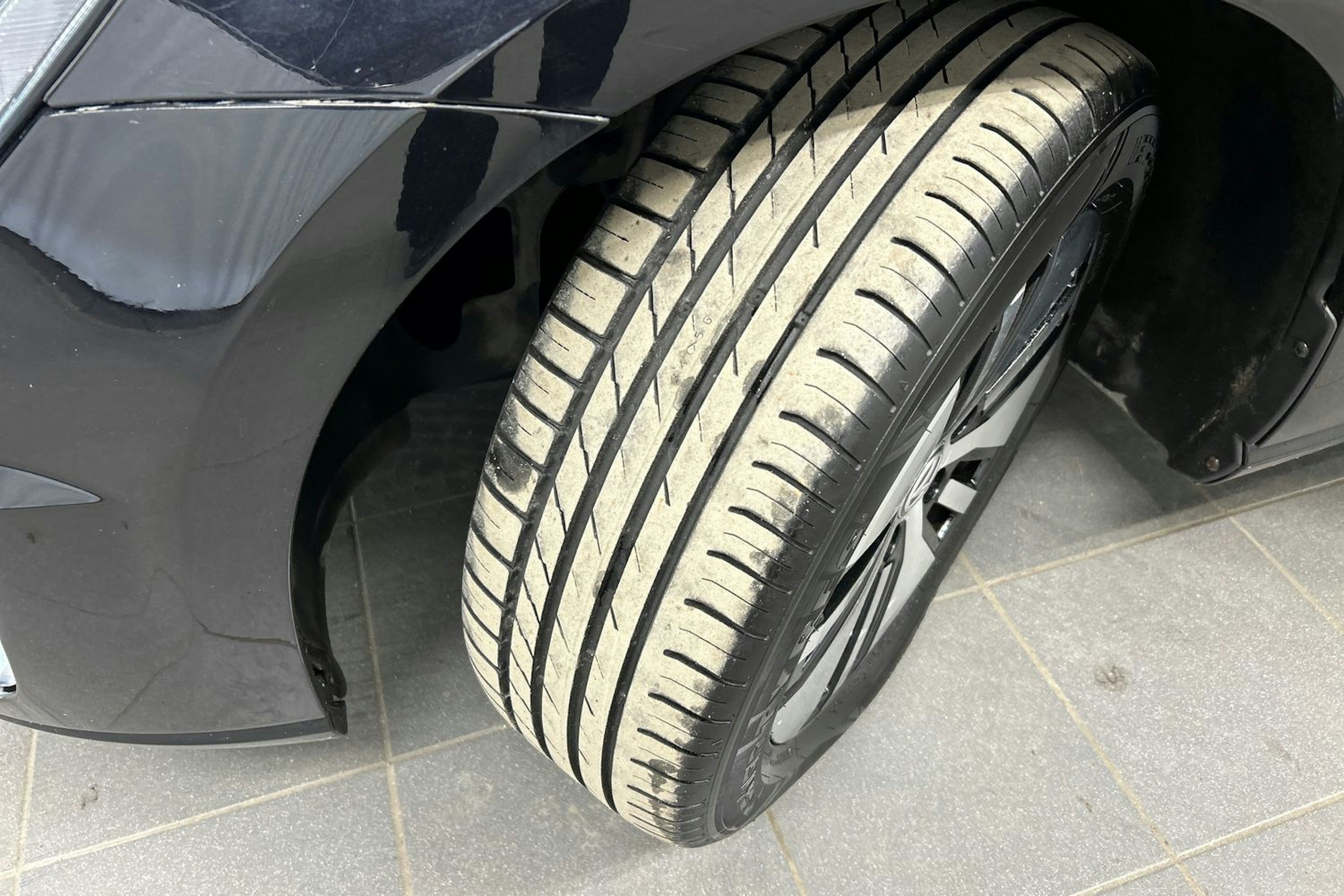 musta Volkswagen Golf 2018 kuva 13.