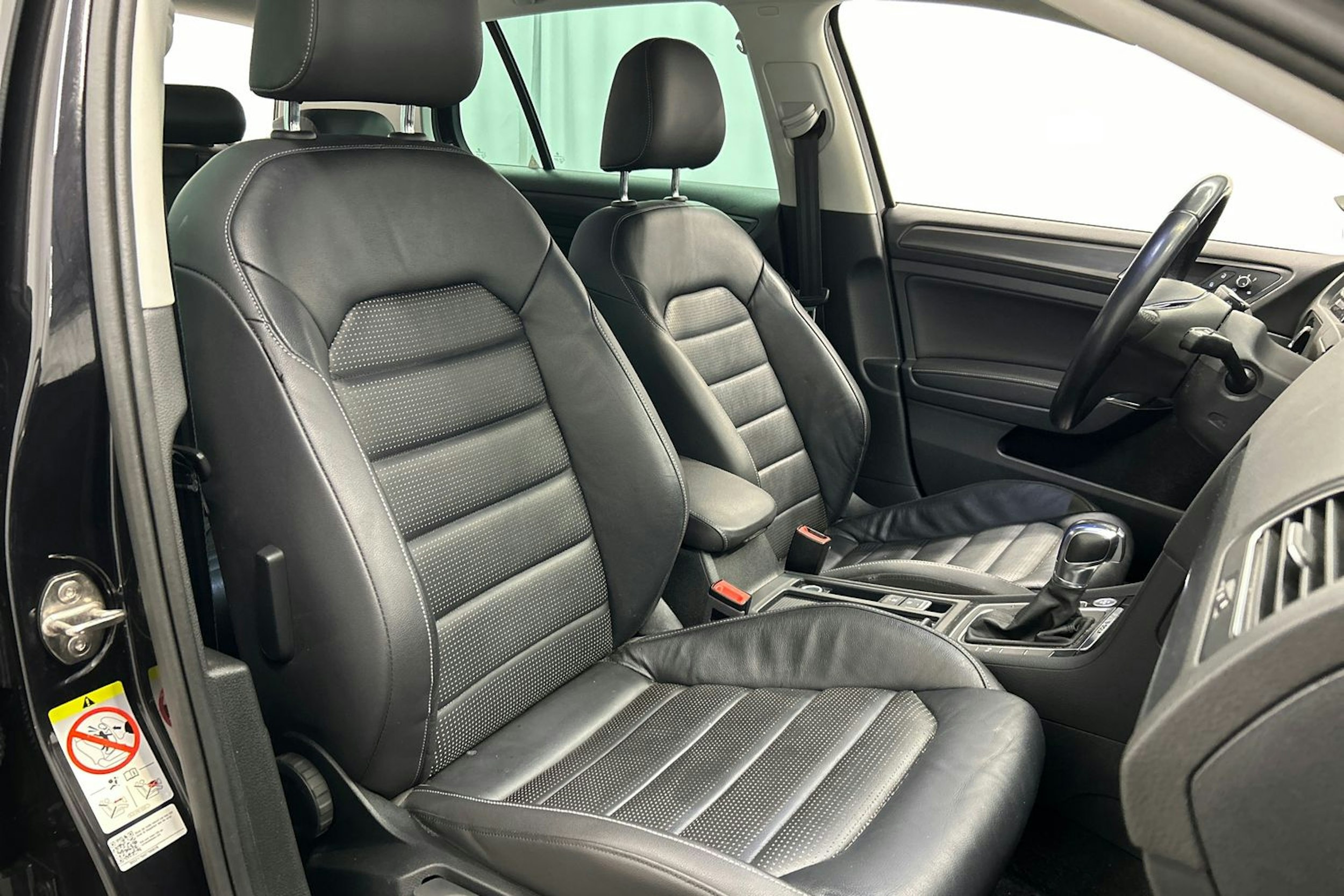 musta Volkswagen Golf 2018 kuva 14.