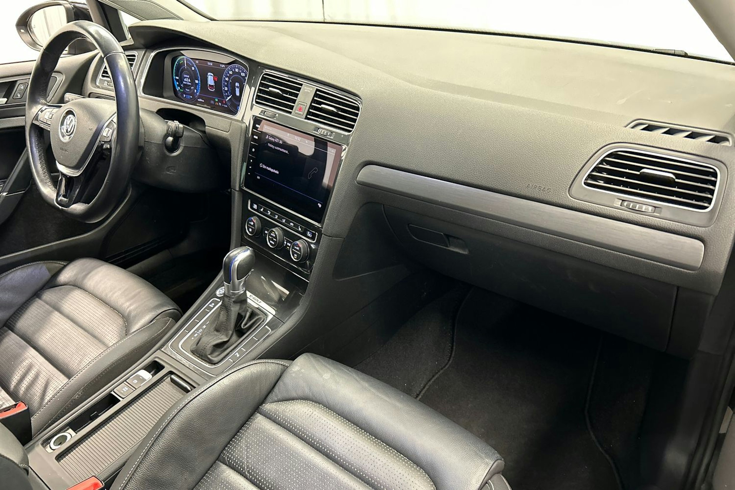 musta Volkswagen Golf 2018 kuva 15.