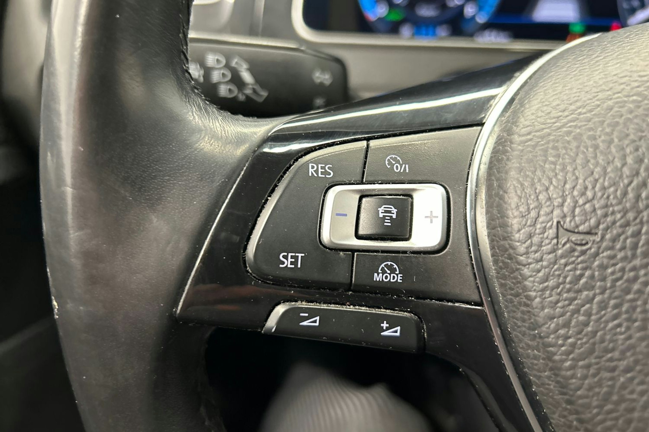 musta Volkswagen Golf 2018 kuva 19.