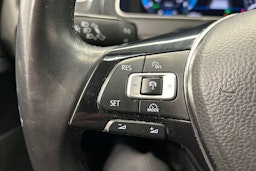 musta Volkswagen Golf 2018 kuva 19.