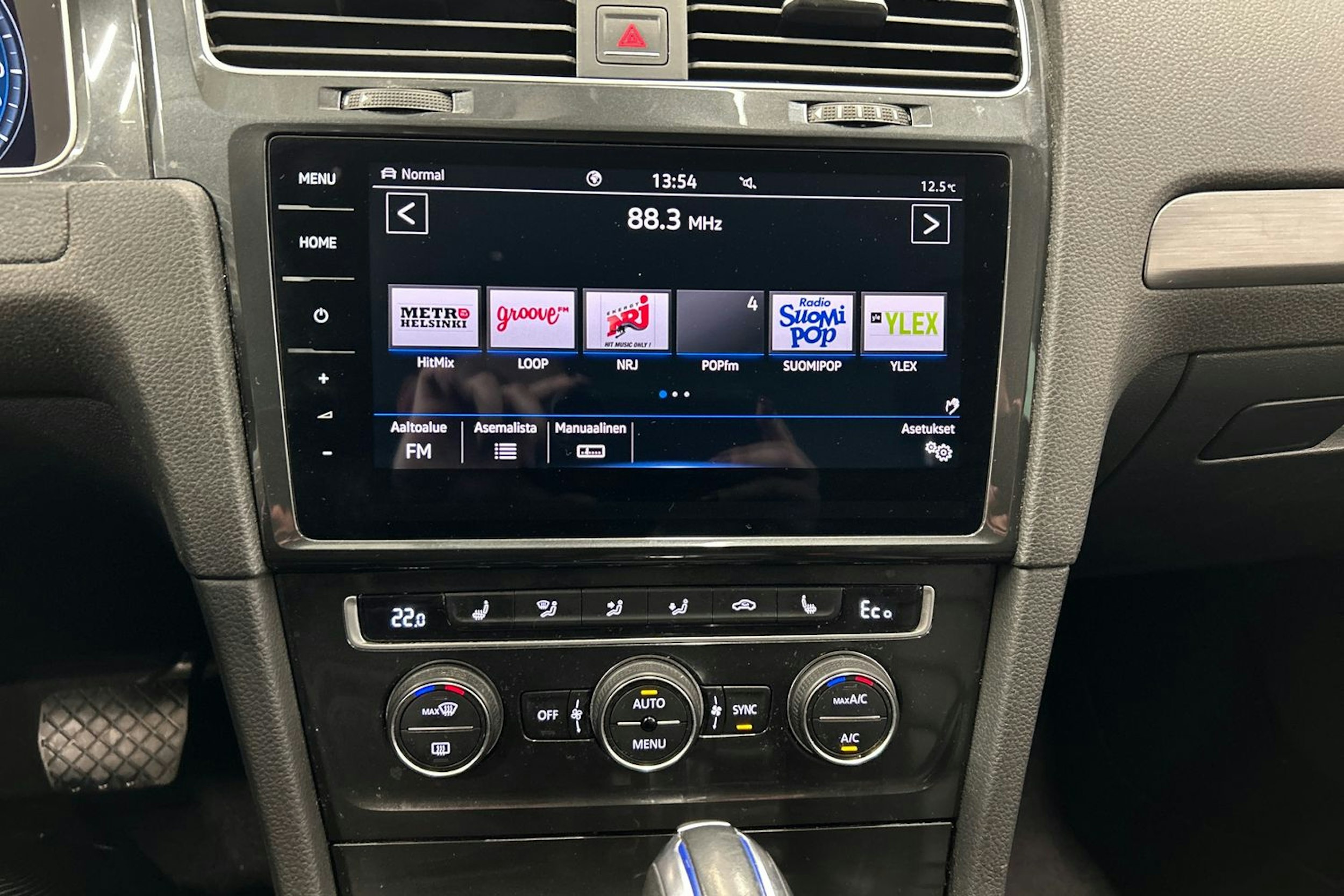 musta Volkswagen Golf 2018 kuva 21.