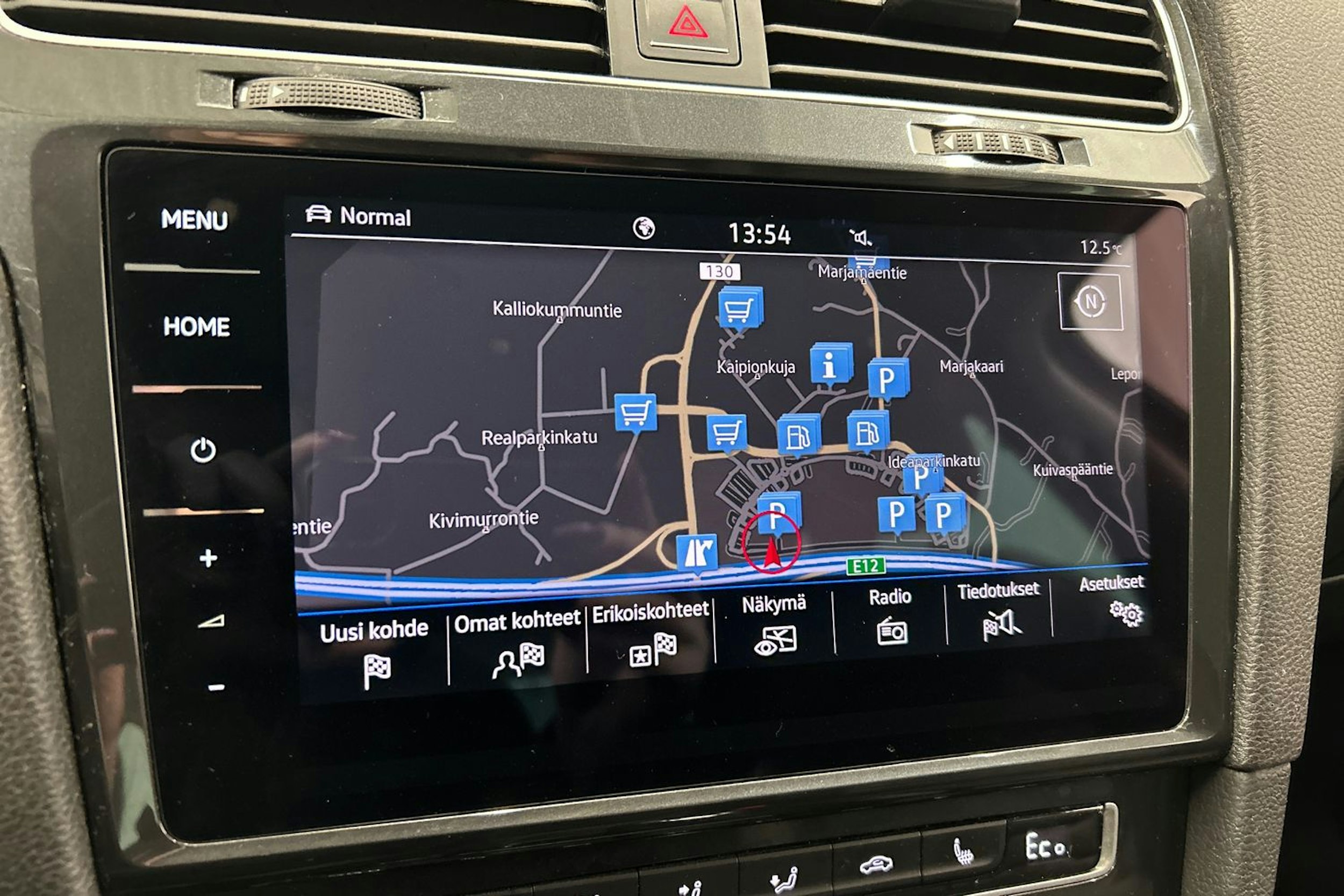 musta Volkswagen Golf 2018 kuva 22.