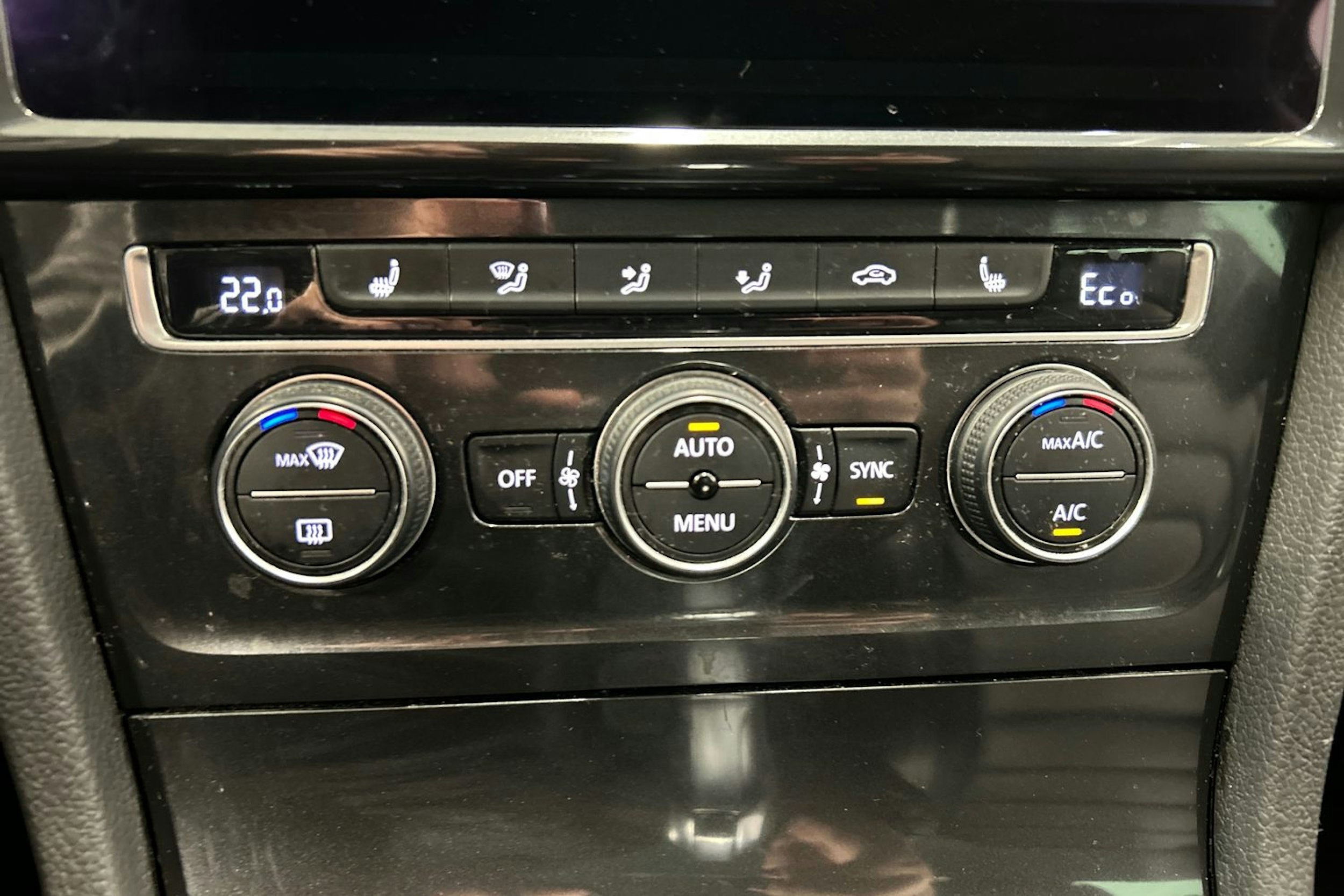 musta Volkswagen Golf 2018 kuva 24.