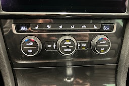 musta Volkswagen Golf 2018 kuva 24.