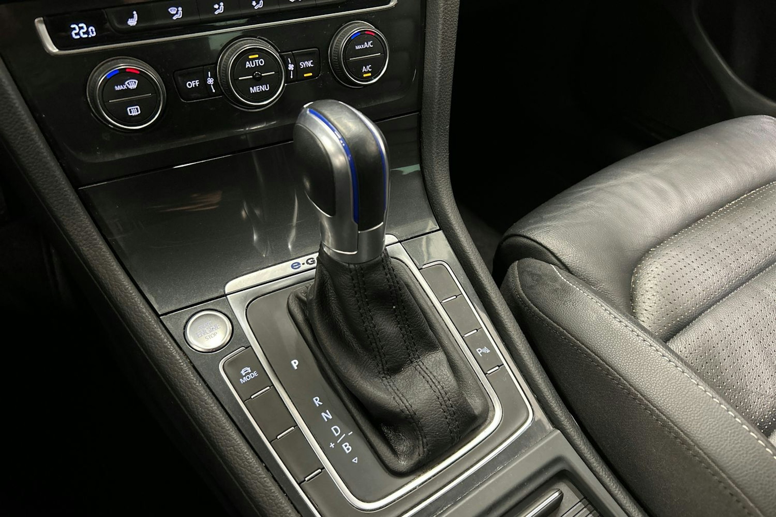 musta Volkswagen Golf 2018 kuva 25.