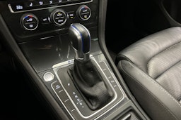 musta Volkswagen Golf 2018 kuva 25.