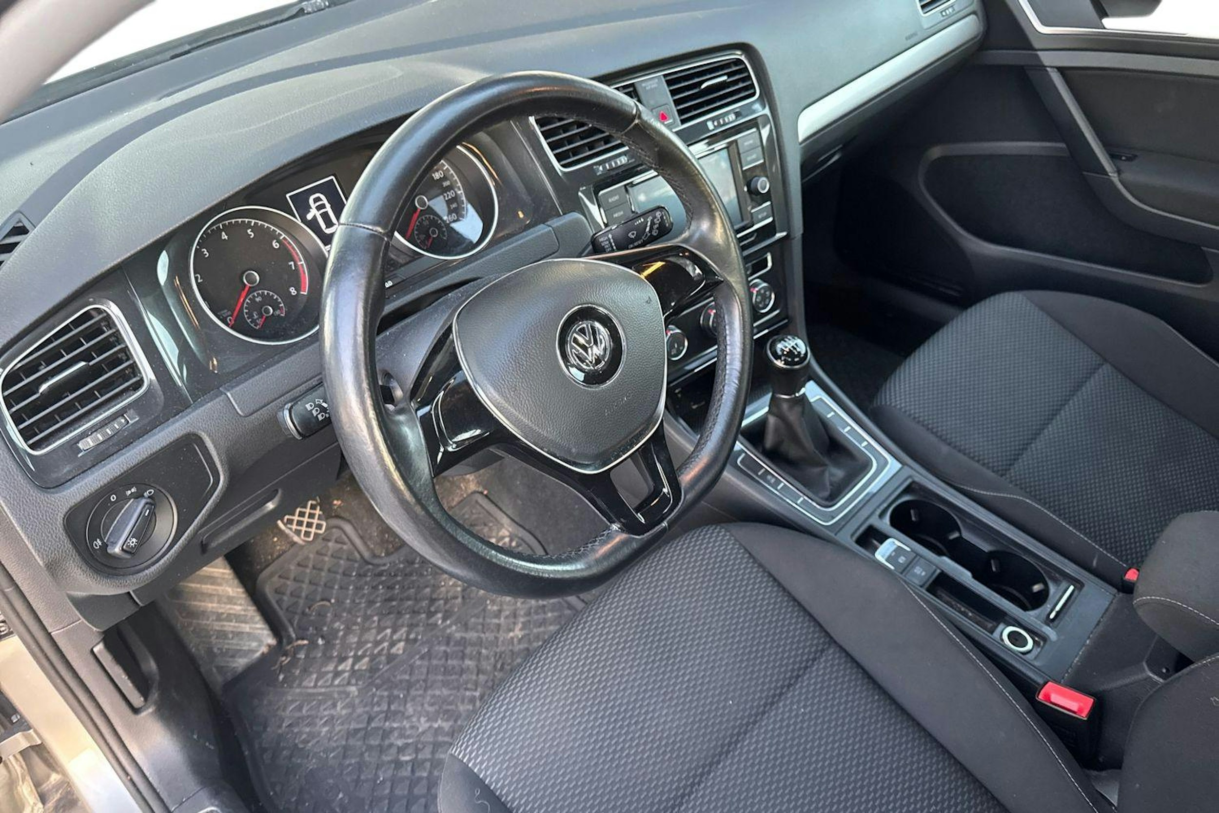 harmaa Volkswagen Golf 2018 kuva 3.