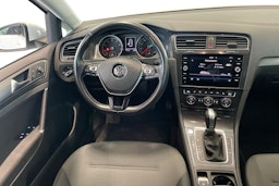 valkoinen Volkswagen Golf 2018 kuva 9.