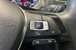 valkoinen Volkswagen Golf 2018 kuva 16.