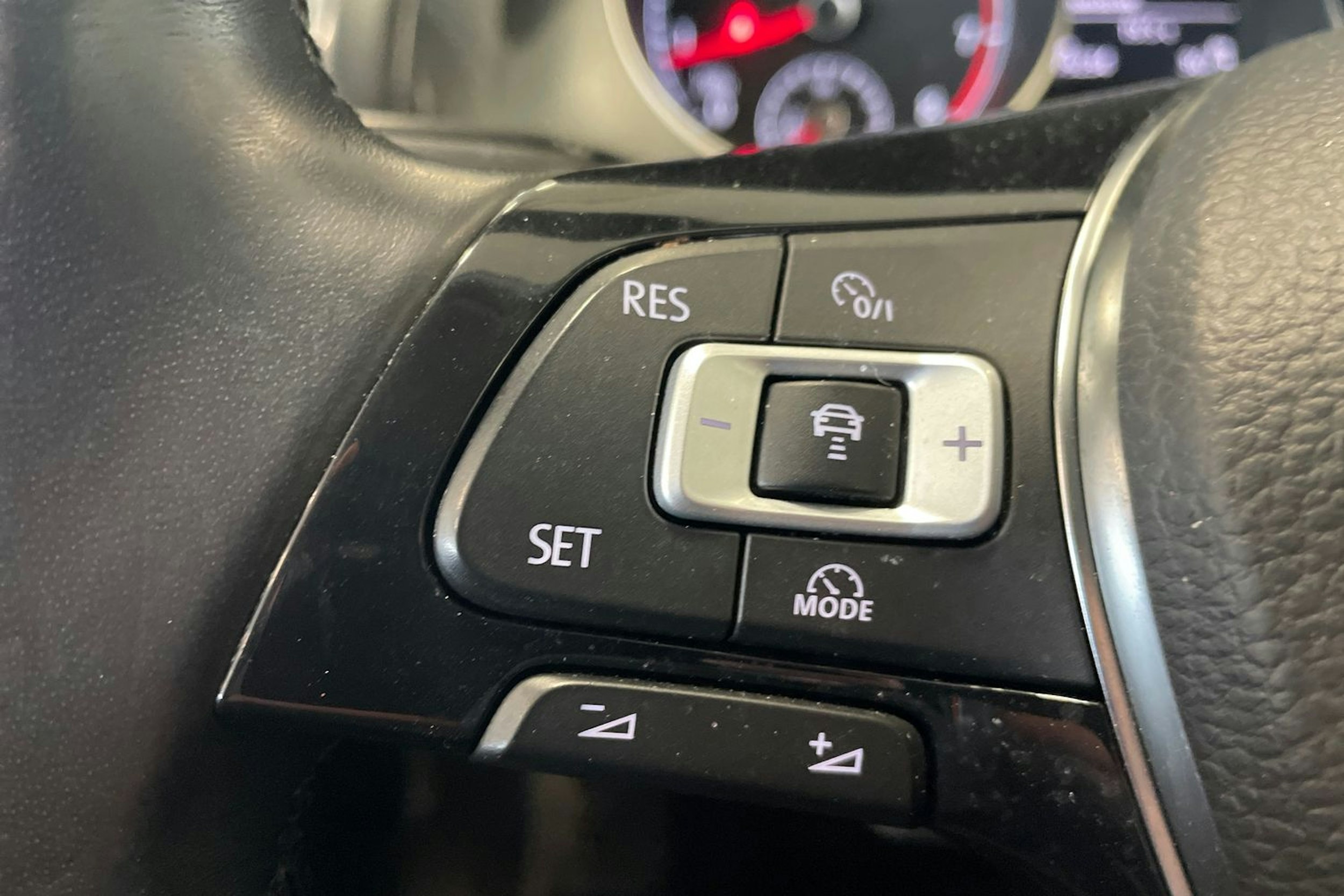 valkoinen Volkswagen Golf 2018 kuva 17.